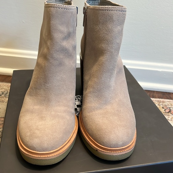 Vince Camuto Women's Gorgan Casual Bootie Ankle Boot - Picture 2 of 6